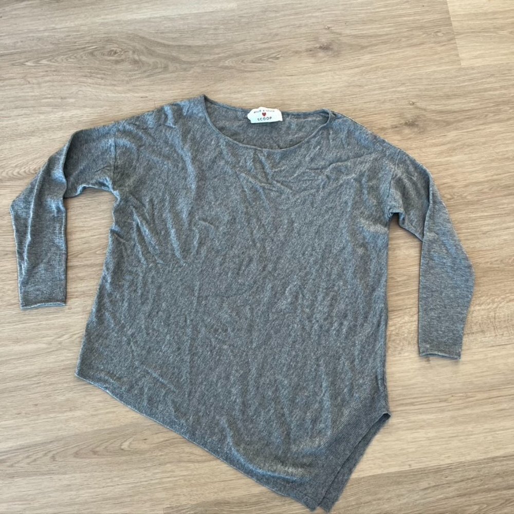 ** Alice + Olivia Wool Scoop Cashmere Asymmetrical Sweater Gray